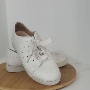 Vionic Keke Women's White Leather Sneakers Ribbon Laces Women's Size 7